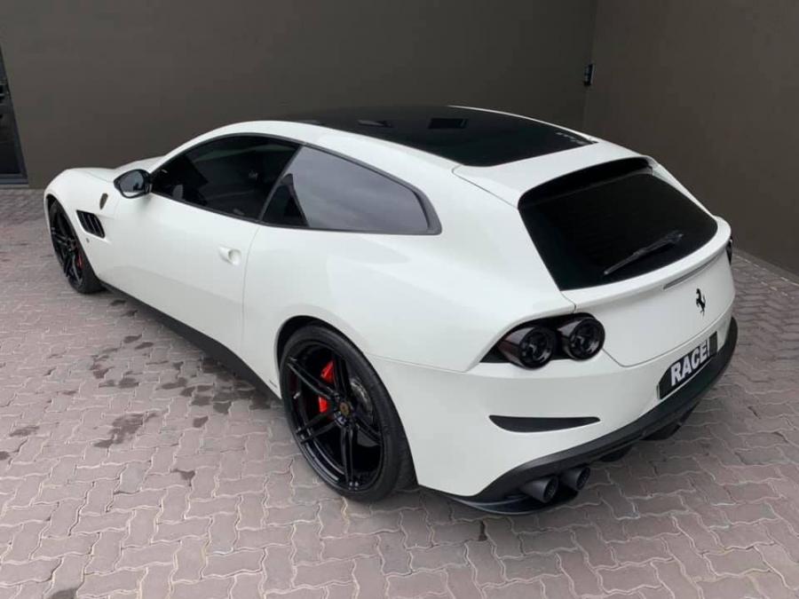  Ferrari GTC4Lusso T by RACE! 2019 года  (фото 10 из 13)
